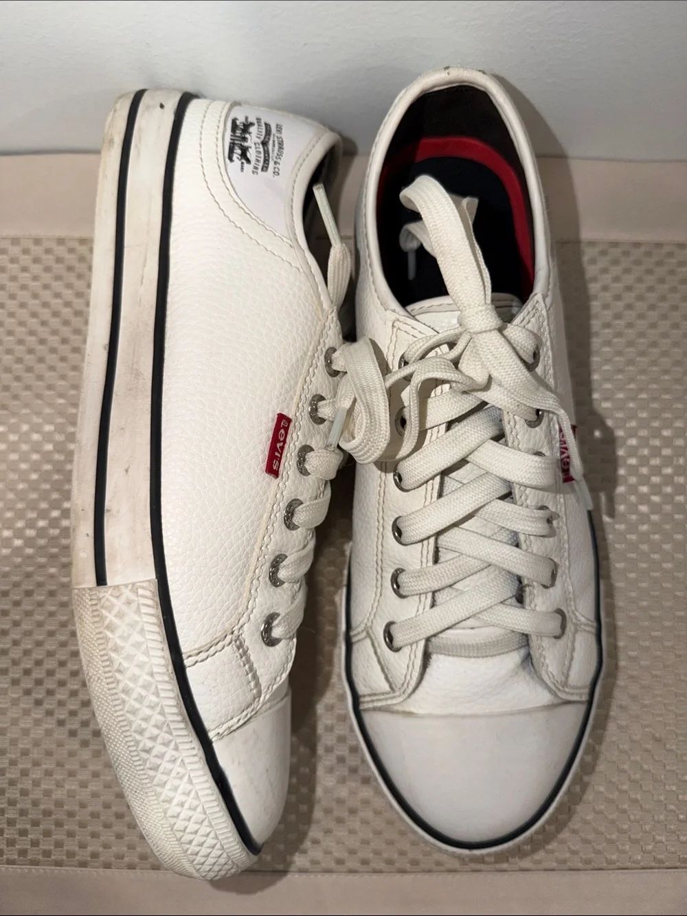 LEVI’S 8.5 White Stan Buck Faux Leather Low Top Sneakers Skate Shoes